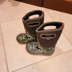 Kids camo BOGS